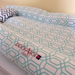 Dockatot GRAND w/ 2 slip covers